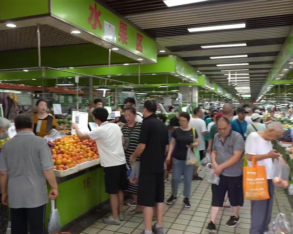 Authentic Beijing wet market tour picking fresh vegetables with locals